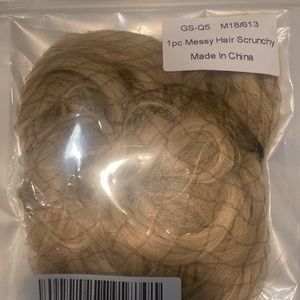 Blonde m18/613 messy clip bun